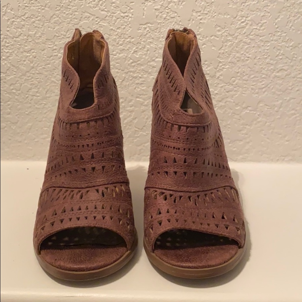 Shoe
